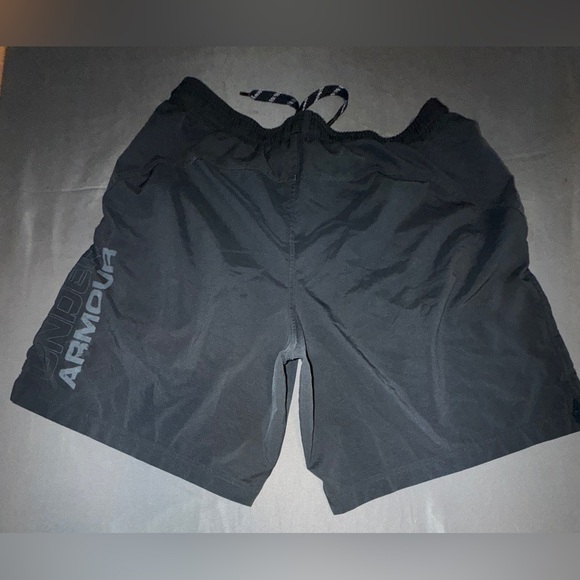 Under Armour Men's Black Shorts Size Large - Picture 1 of 12
